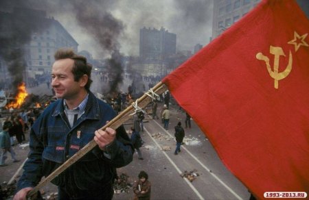 Фотоподборка событий восстания 1993 года в Москве.